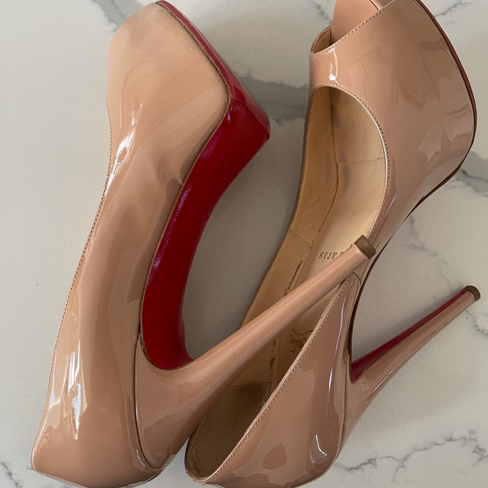 Christian Loubiton very prive peep toe pump